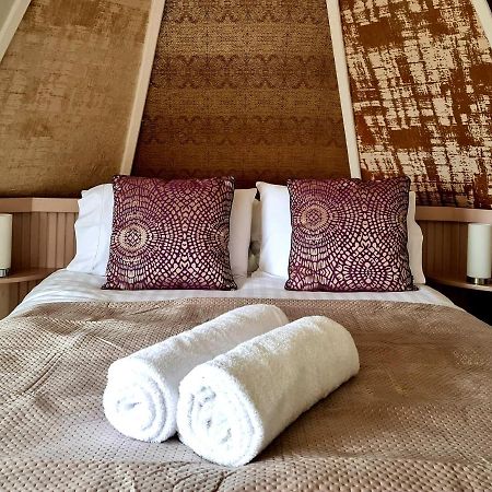 Westwell Hall Guest Accommodation, Bed & Breakfast, Luxury Rooms イフラクーム エクステリア 写真