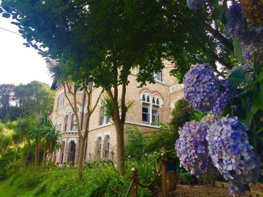 Westwell Hall Guest Accommodation, Bed & Breakfast, Luxury Rooms イフラクーム エクステリア 写真