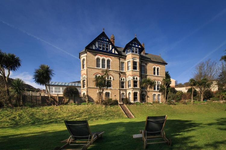 Westwell Hall Guest Accommodation, Bed & Breakfast, Luxury Rooms イフラクーム エクステリア 写真