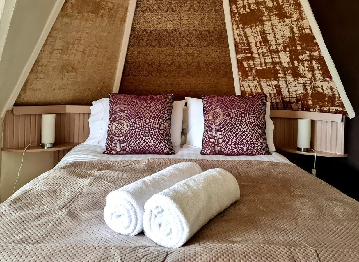 Westwell Hall Guest Accommodation, Bed & Breakfast, Luxury Rooms イフラクーム エクステリア 写真