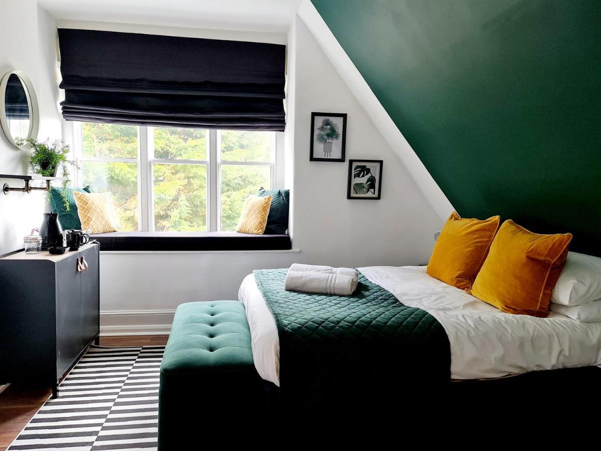 Westwell Hall Guest Accommodation, Bed & Breakfast, Luxury Rooms イフラクーム エクステリア 写真