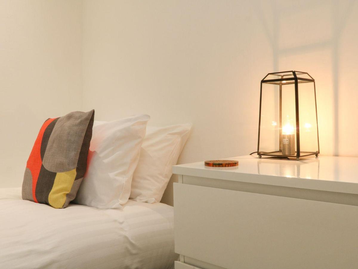 Westwell Hall Guest Accommodation, Bed & Breakfast, Luxury Rooms イフラクーム エクステリア 写真