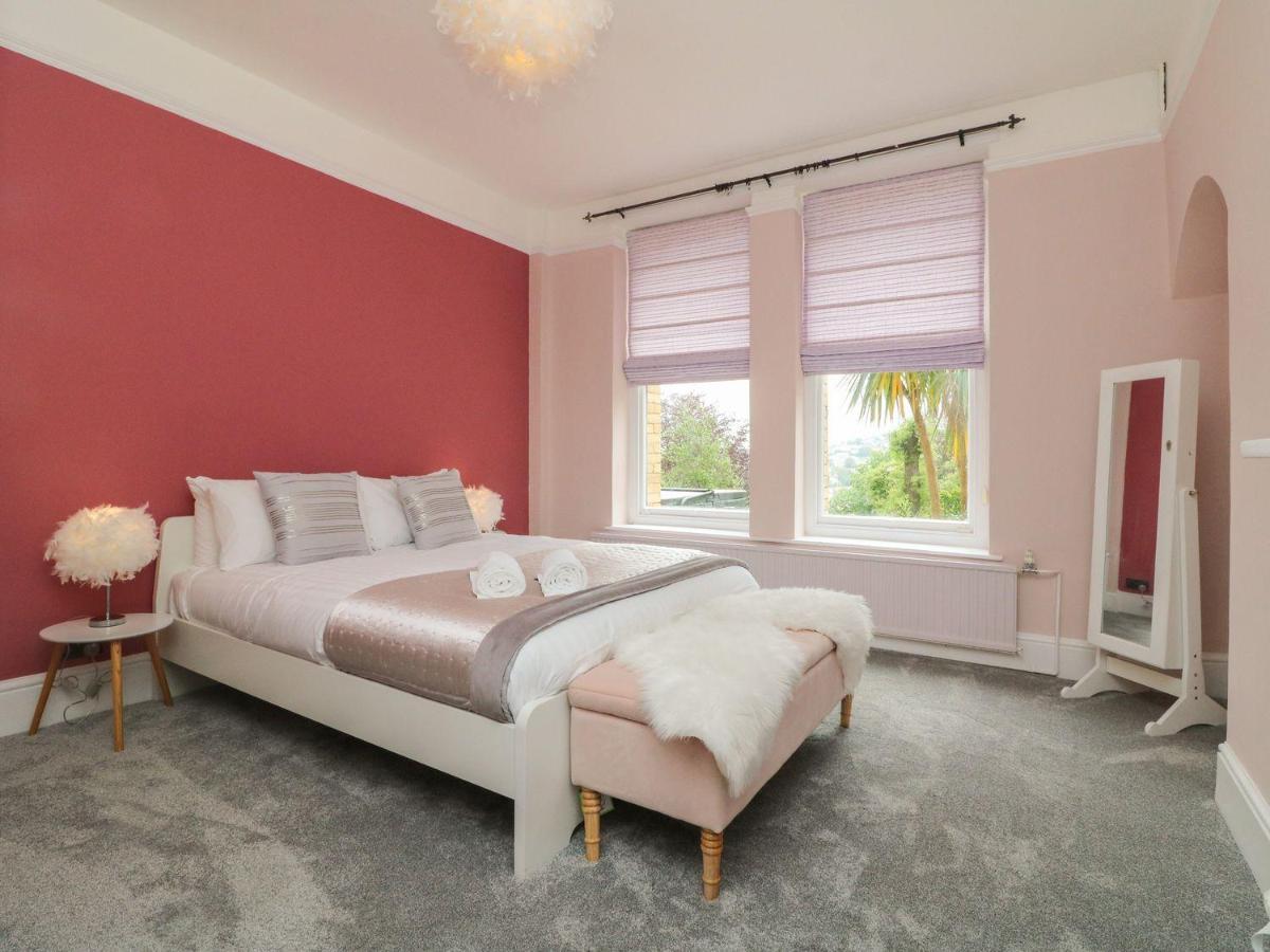 Westwell Hall Guest Accommodation, Bed & Breakfast, Luxury Rooms イフラクーム エクステリア 写真