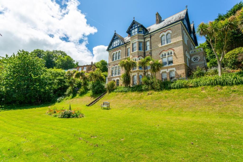 Westwell Hall Guest Accommodation, Bed & Breakfast, Luxury Rooms イフラクーム エクステリア 写真
