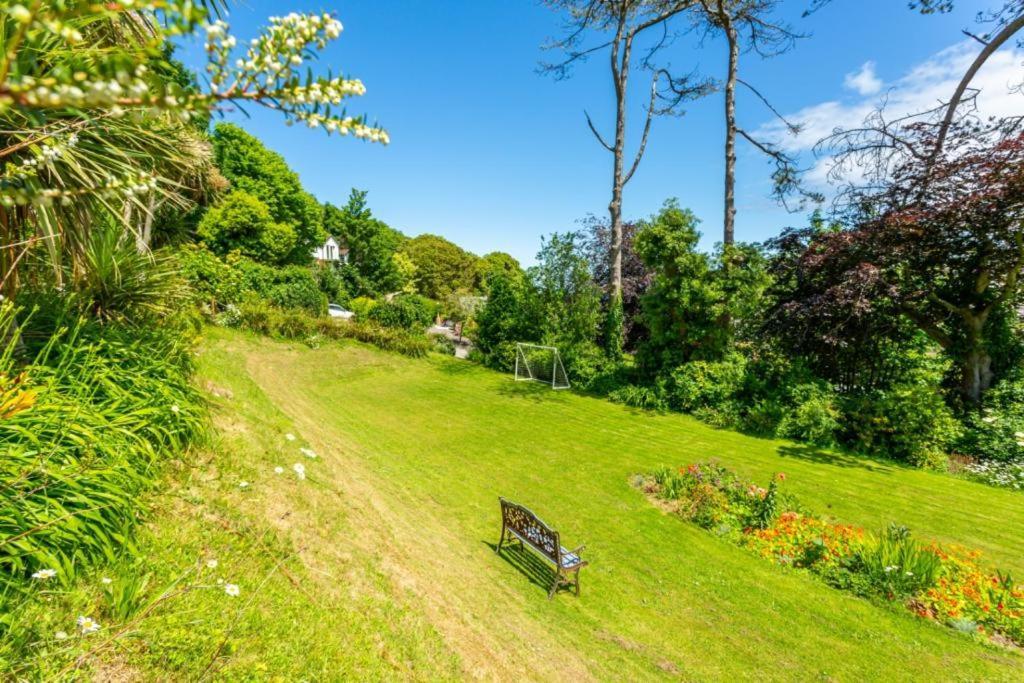 Westwell Hall Guest Accommodation, Bed & Breakfast, Luxury Rooms イフラクーム エクステリア 写真
